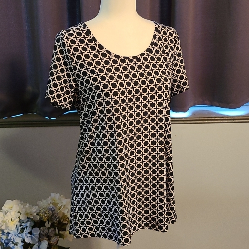 LuLaRoe Black & white Patterned Top - Small